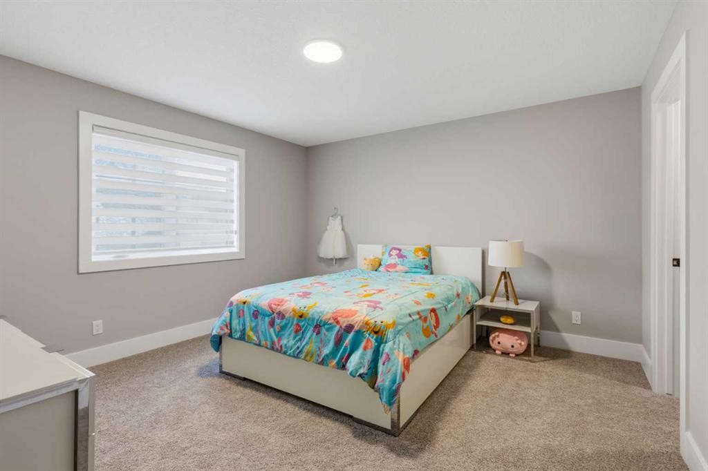 269 Aspen Summit Heights Sw, Calgary, AB - Indoor Photo Showing Bedroom