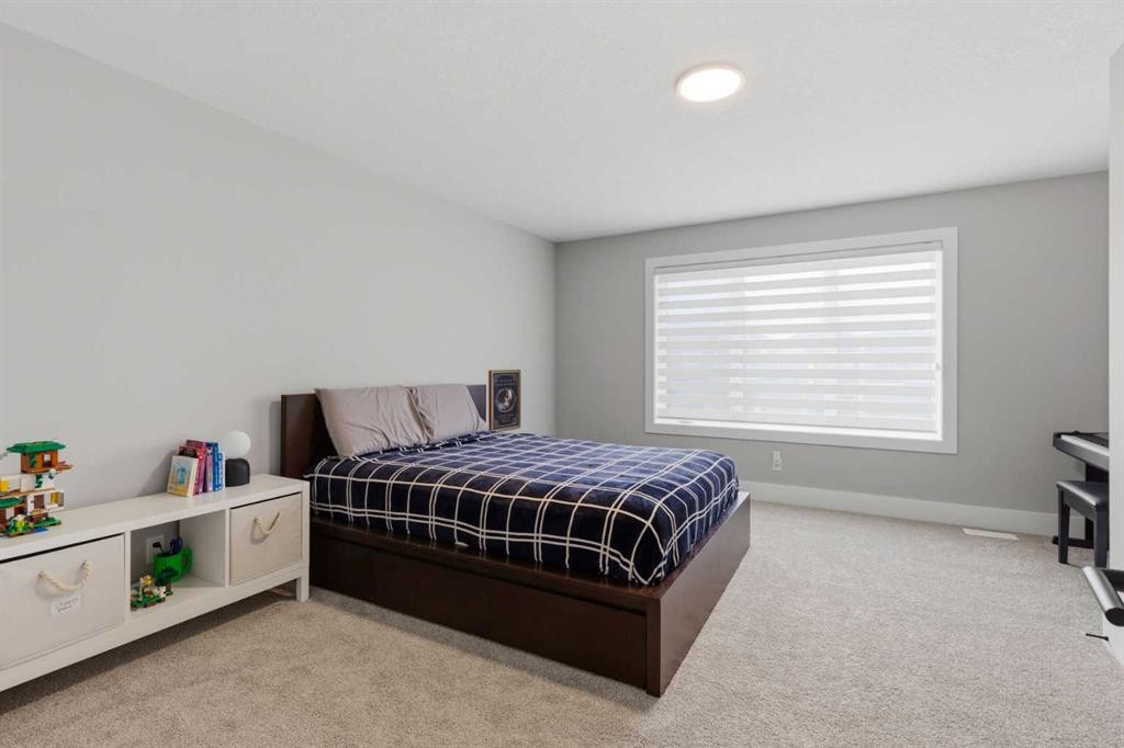 269 Aspen Summit Heights Sw, Calgary, AB - Indoor Photo Showing Bedroom
