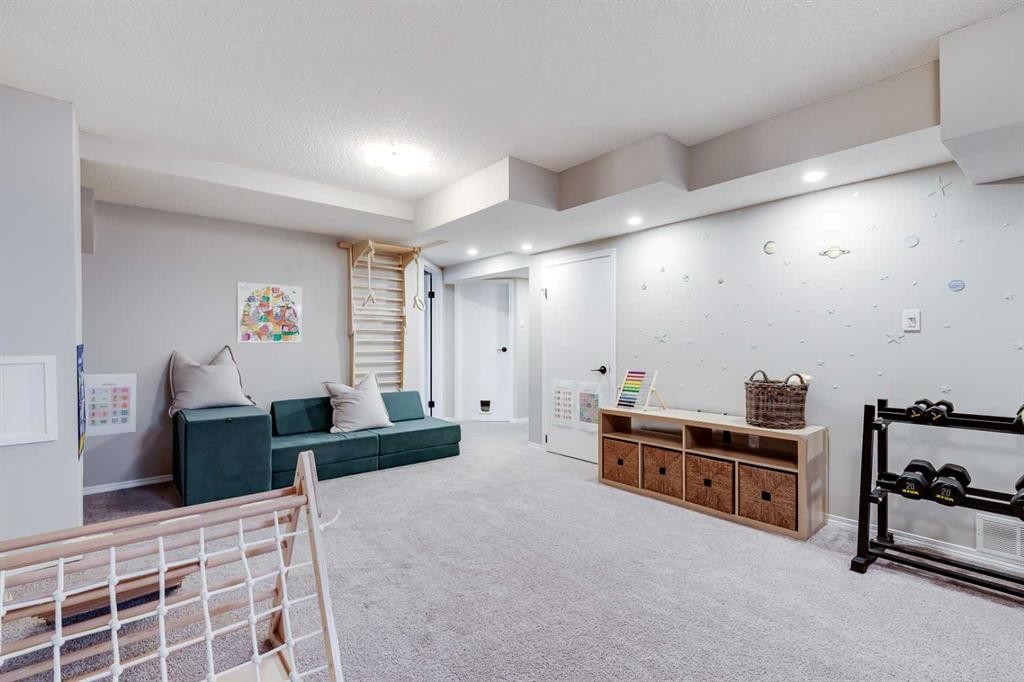 540 Shawinigan Drive Sw, Calgary, AB