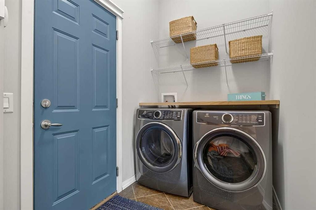 11 Chapala Square Se, Calgary, AB - Indoor Photo Showing Laundry Room