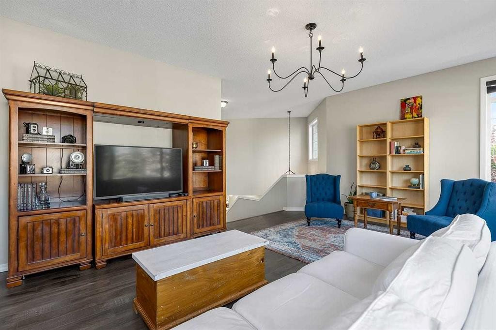 11 Chapala Square Se, Calgary, AB - Indoor Photo Showing Living Room