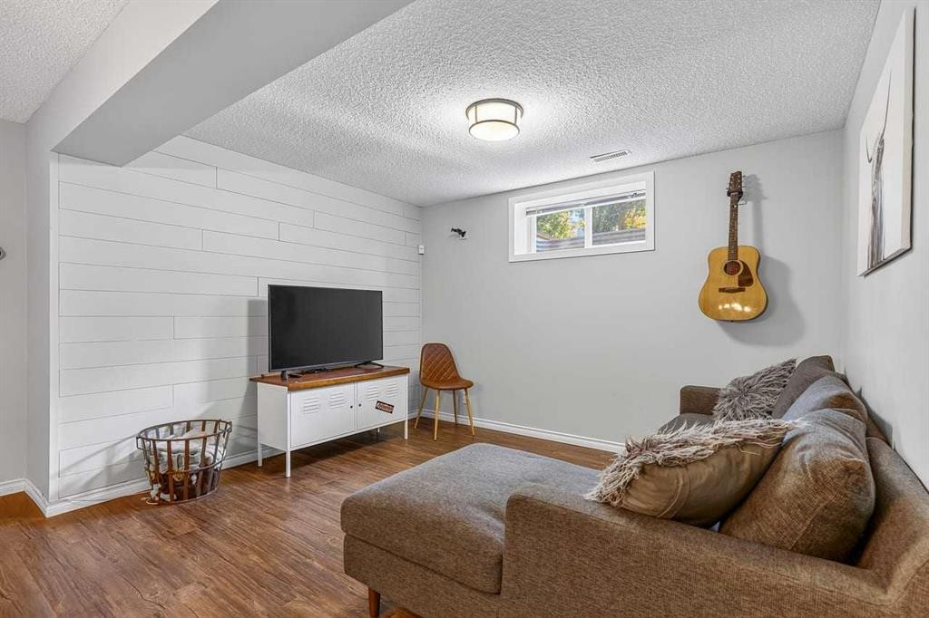 11 Chapala Square Se, Calgary, AB - Indoor