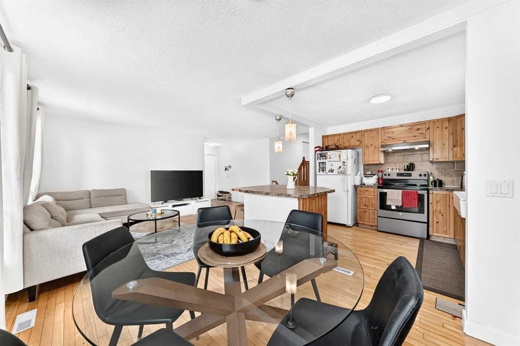 11 Bedford Drive Ne, Calgary, AB - Indoor