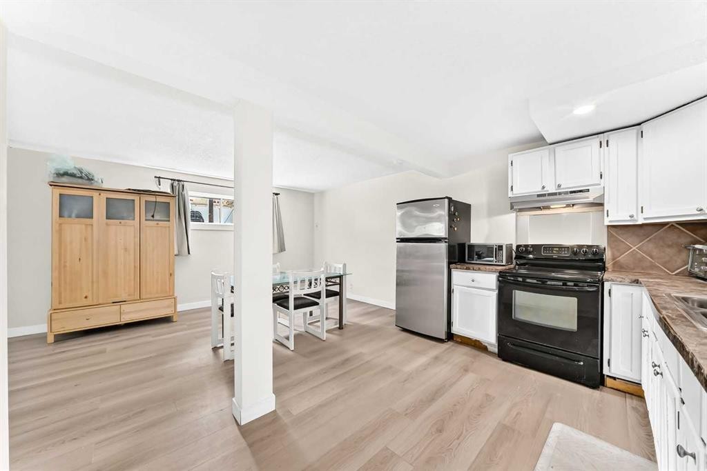 11 Bedford Drive Ne, Calgary, AB - Indoor Photo Showing Kitchen With Double Sink
