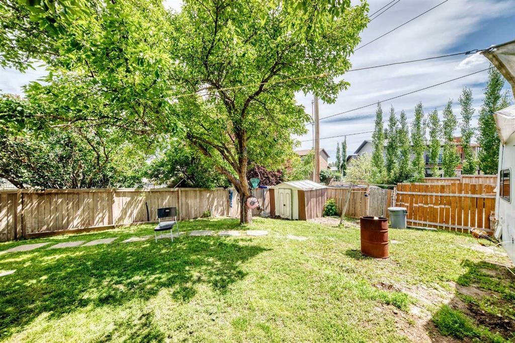 11 Bedford Drive Ne, Calgary, AB - Outdoor