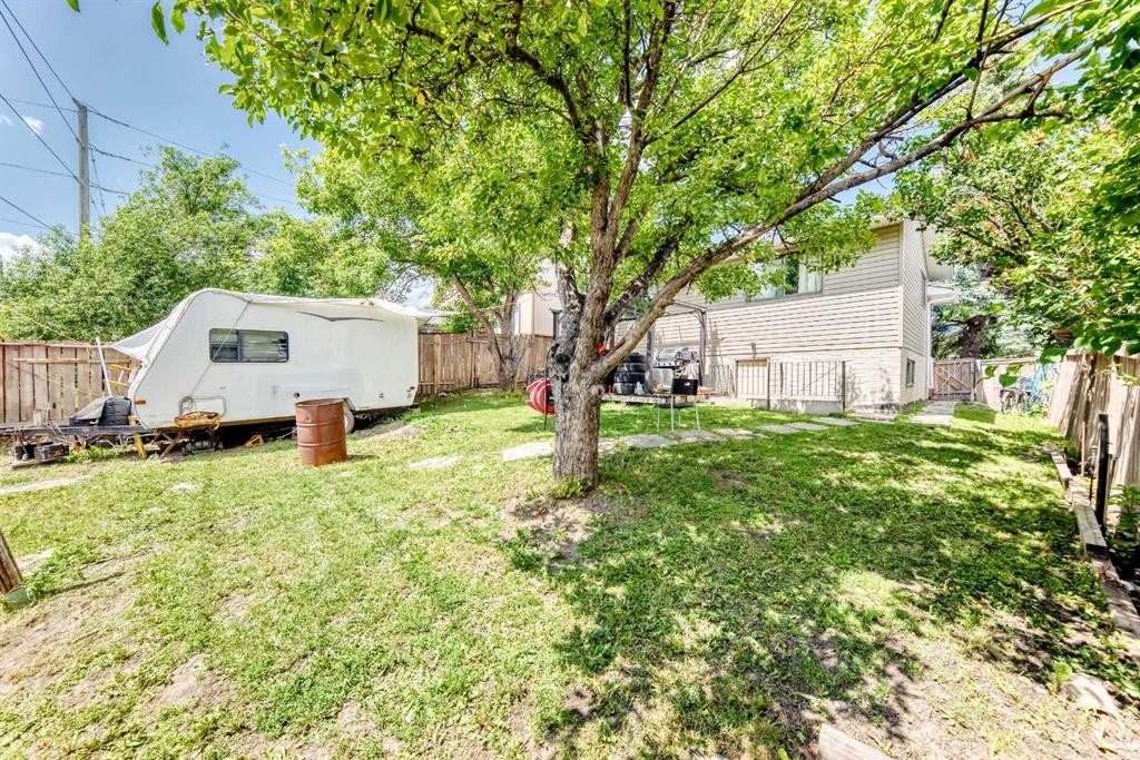 11 Bedford Drive Ne, Calgary, AB - Outdoor