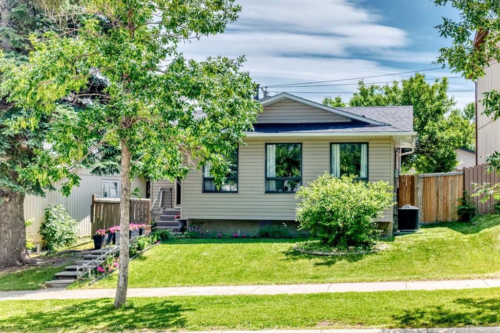 11 Bedford Drive Ne, Calgary, AB - Outdoor