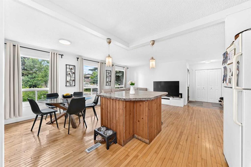 11 Bedford Drive Ne, Calgary, AB - Indoor