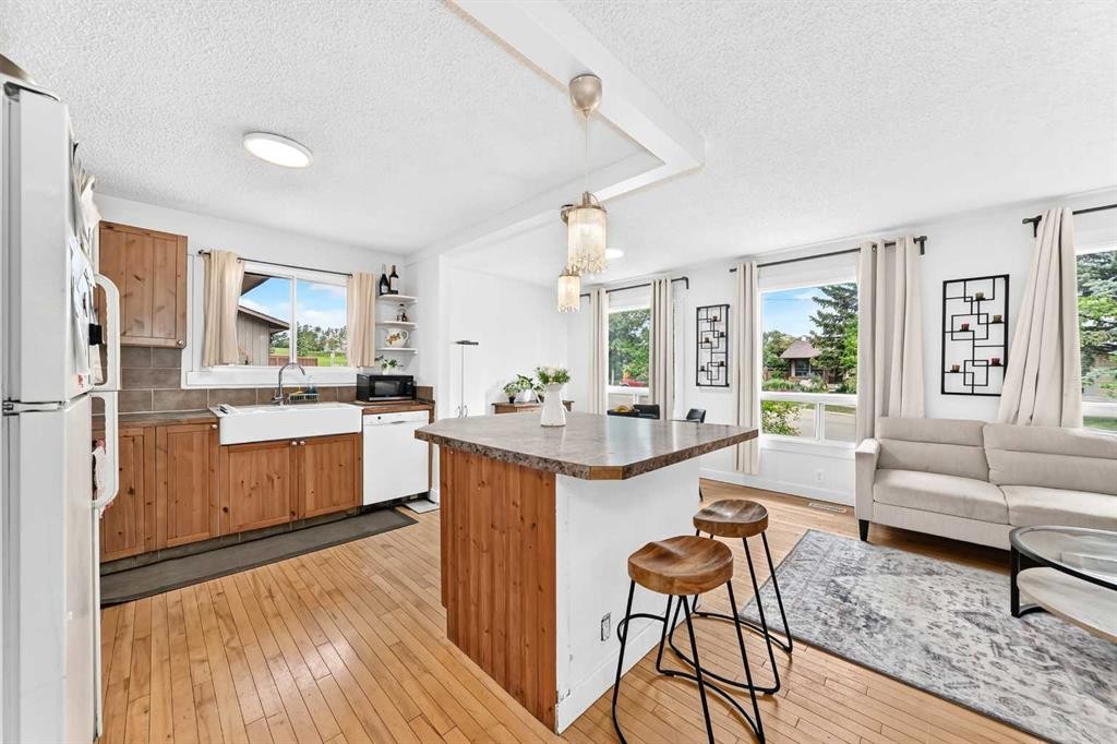11 Bedford Drive Ne, Calgary, AB - Indoor