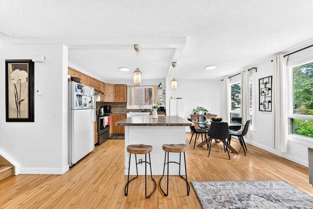 11 Bedford Drive Ne, Calgary, AB - Indoor