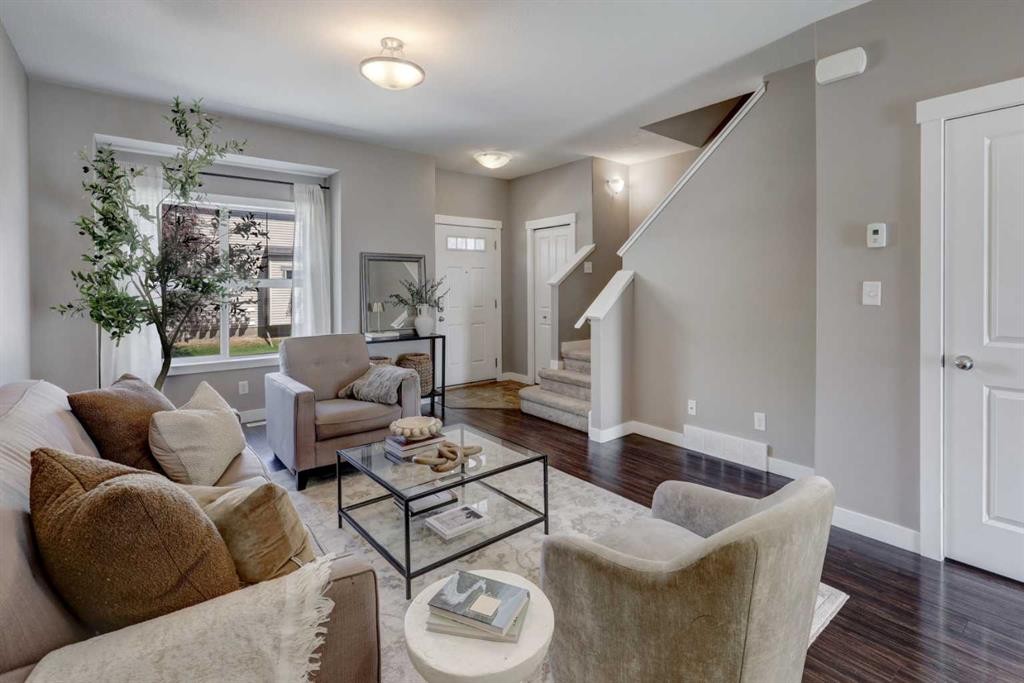 249 Ranch Ridge Meadow, Strathmore, AB - Indoor Photo Showing Living Room