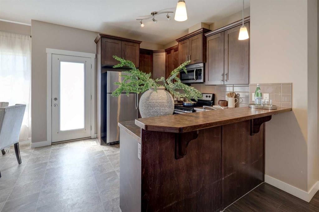 249 Ranch Ridge Meadow, Strathmore, AB - Indoor Photo Showing Kitchen