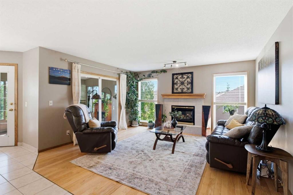 12 Edgeridge Green Nw, Calgary, AB - Indoor Photo Showing Living Room With Fireplace