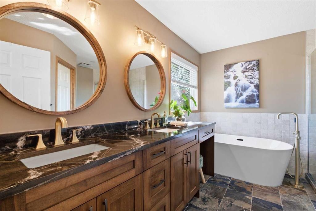 12 Edgeridge Green Nw, Calgary, AB - Indoor Photo Showing Bathroom