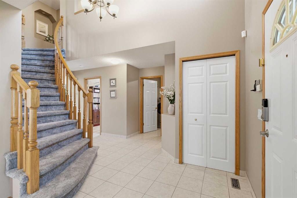 12 Edgeridge Green Nw, Calgary, AB - Indoor Photo Showing Other Room