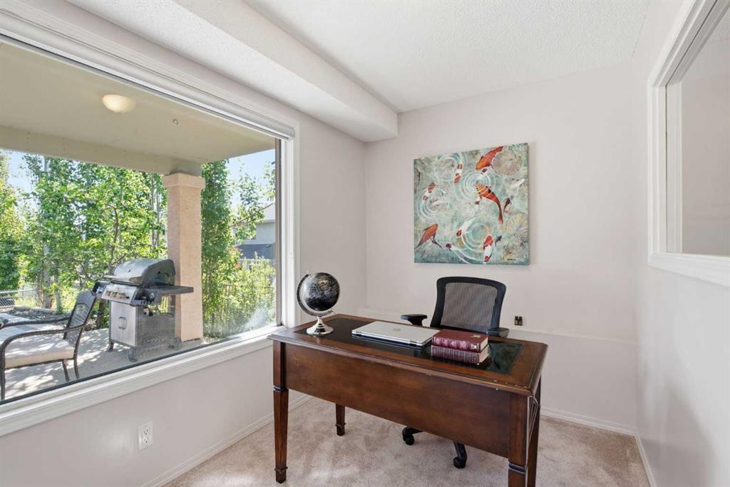 12 Edgeridge Green Nw, Calgary, AB - Indoor Photo Showing Office
