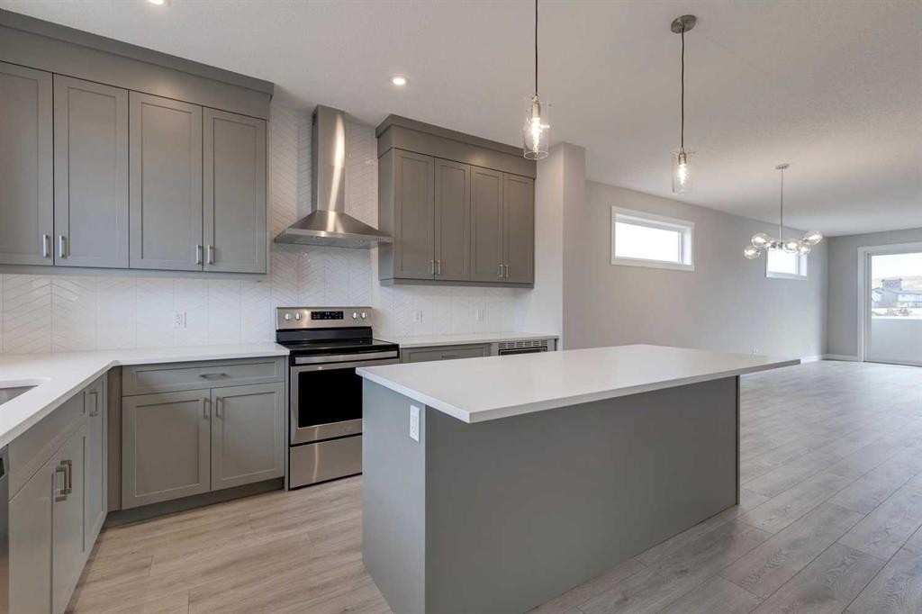 306 Haskayne Drive Nw, Calgary, AB - Indoor Photo Showing Kitchen