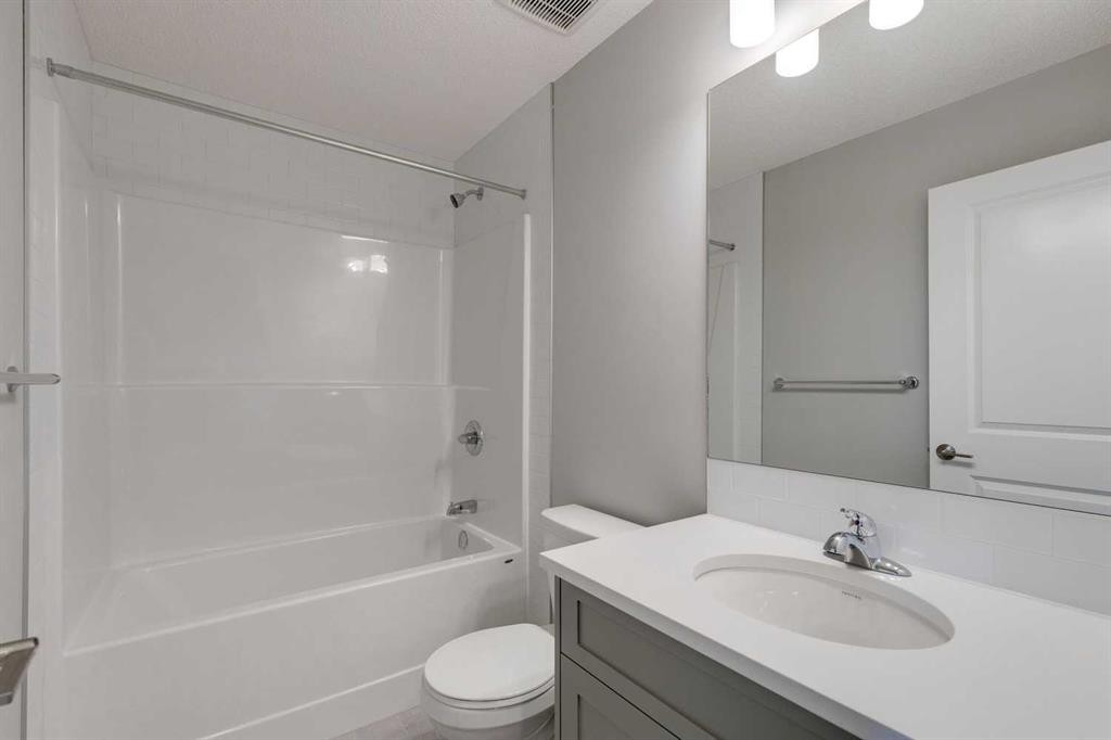 306 Haskayne Drive Nw, Calgary, AB - Indoor Photo Showing Bathroom