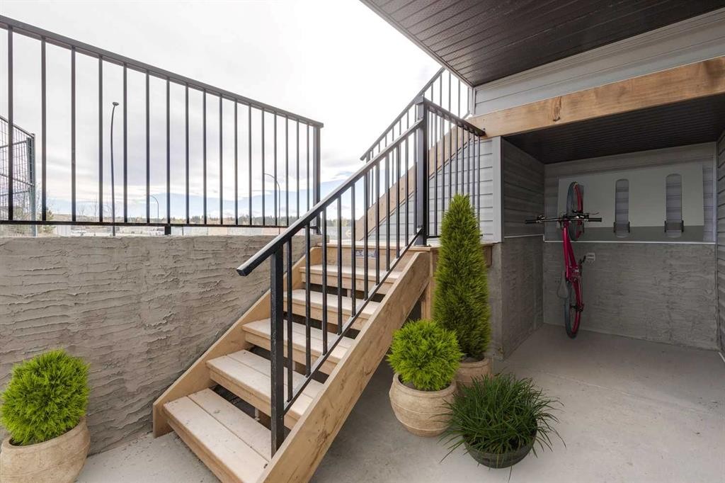 306 Haskayne Drive Nw, Calgary, AB - Indoor Photo Showing Other Room