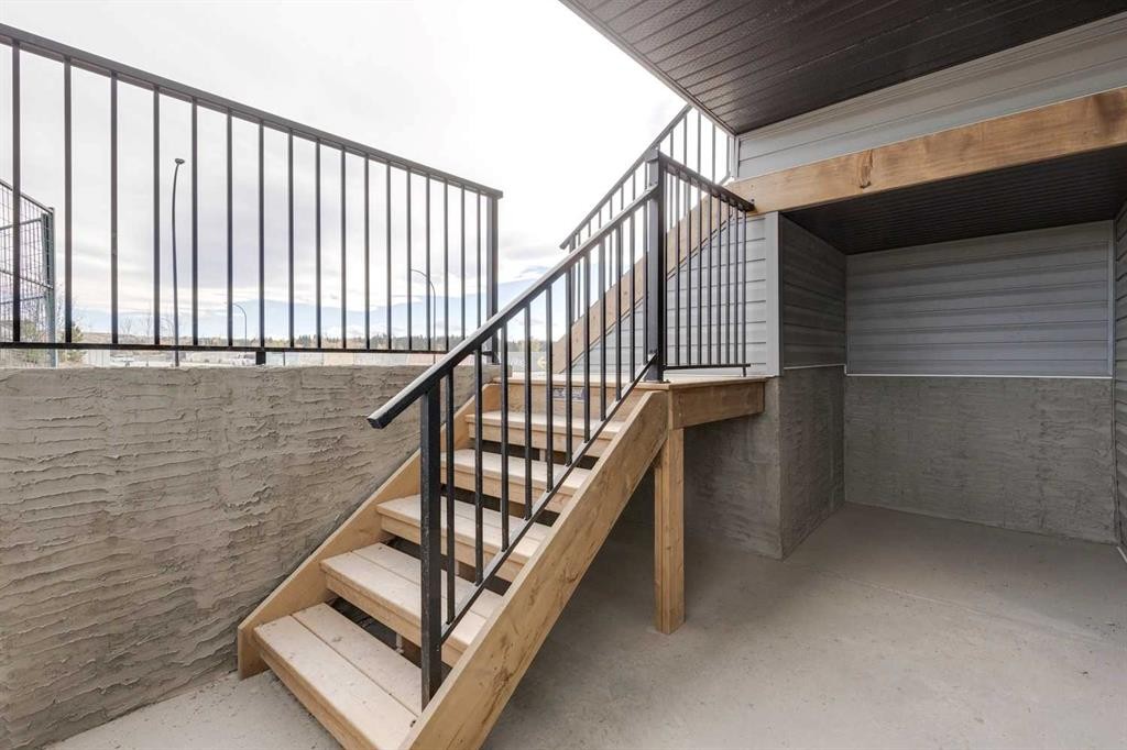 306 Haskayne Drive Nw, Calgary, AB - Indoor Photo Showing Other Room