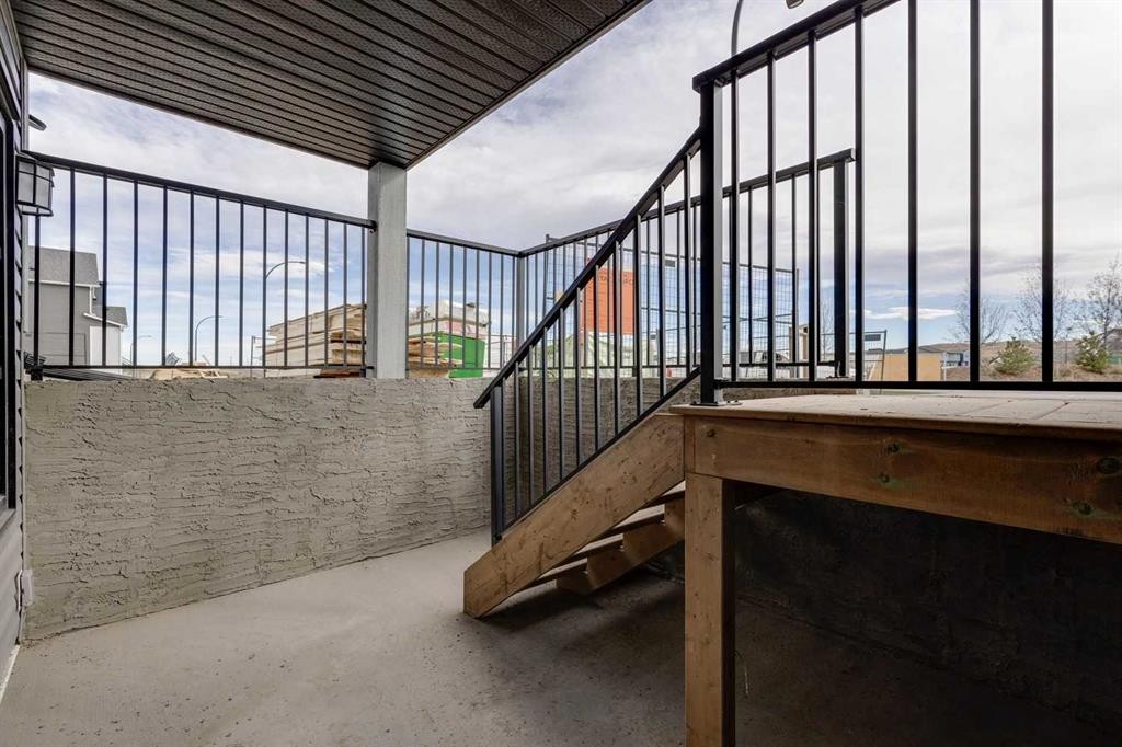 306 Haskayne Drive Nw, Calgary, AB - Indoor Photo Showing Other Room