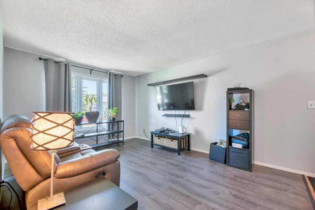23 Abbercove Road Se, Calgary, AB - Indoor Photo Showing Living Room