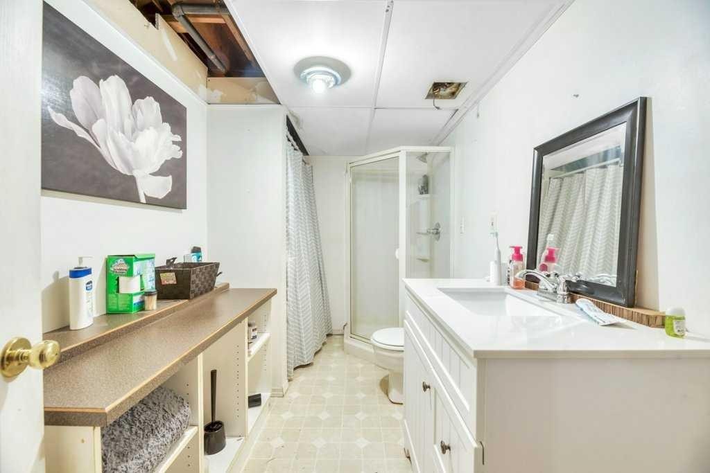 23 Abbercove Road Se, Calgary, AB - Indoor Photo Showing Bathroom