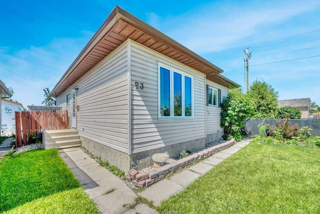23 Abbercove Road Se, Calgary, AB - Outdoor