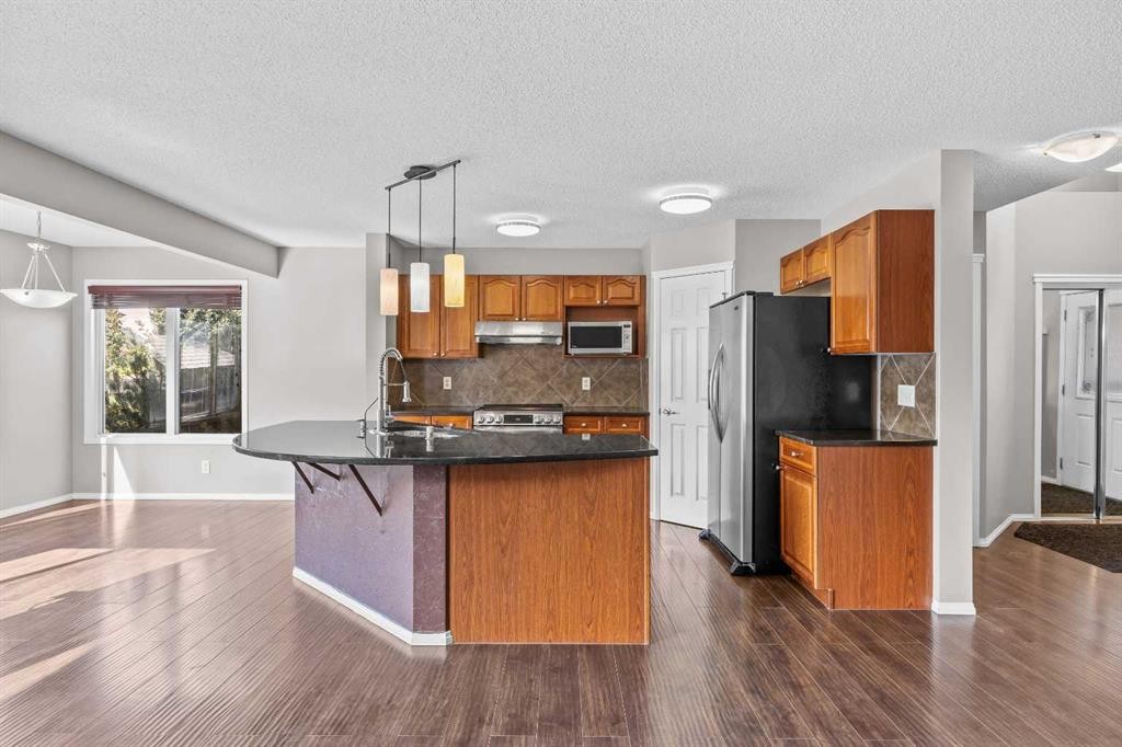 140 West Creek Circle, Chestermere, AB - Indoor Photo Showing Kitchen