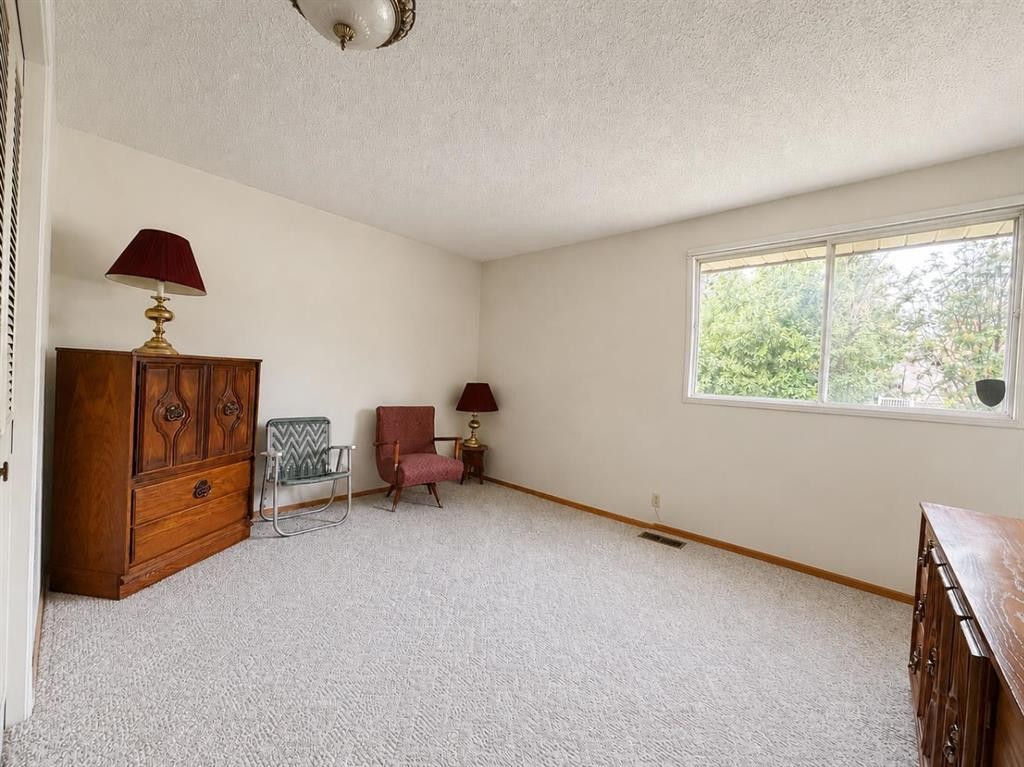 3135 60 Street Ne, Calgary, AB - Indoor