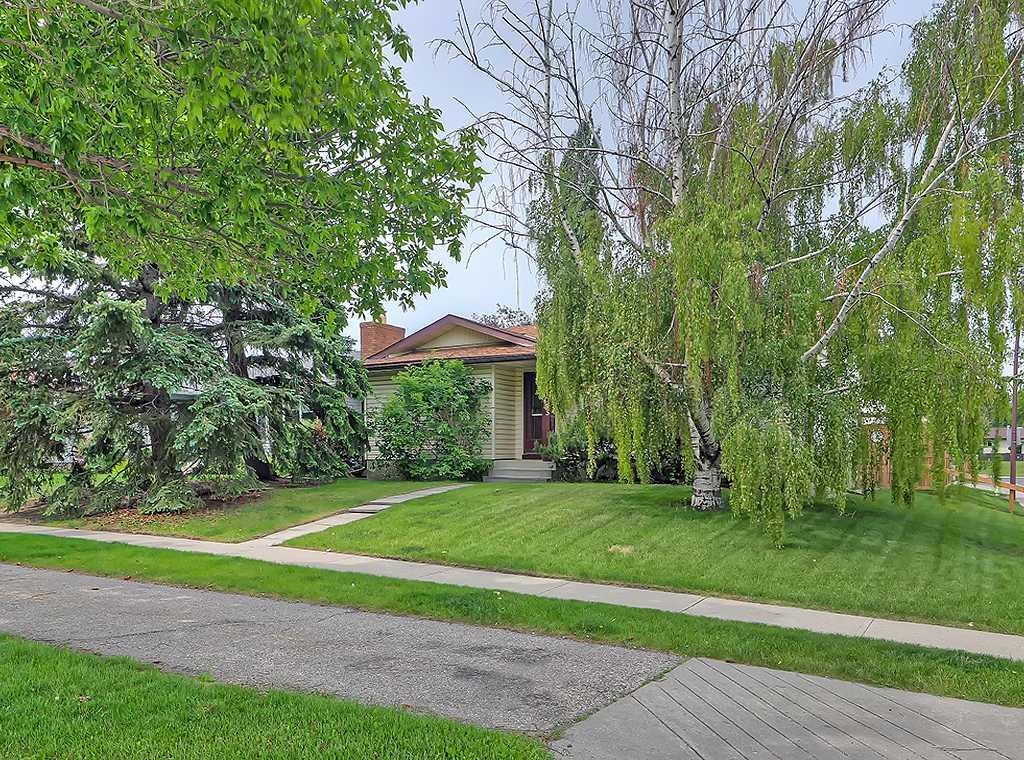 3135 60 Street Ne, Calgary, AB - Outdoor