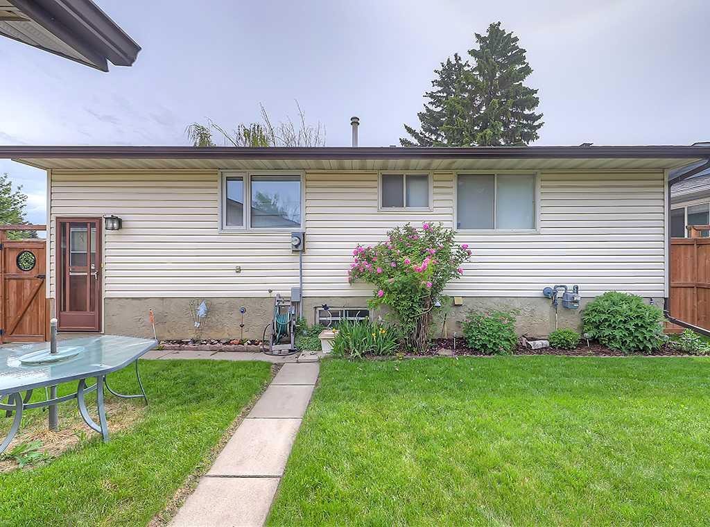 3135 60 Street Ne, Calgary, AB - Outdoor With Exterior
