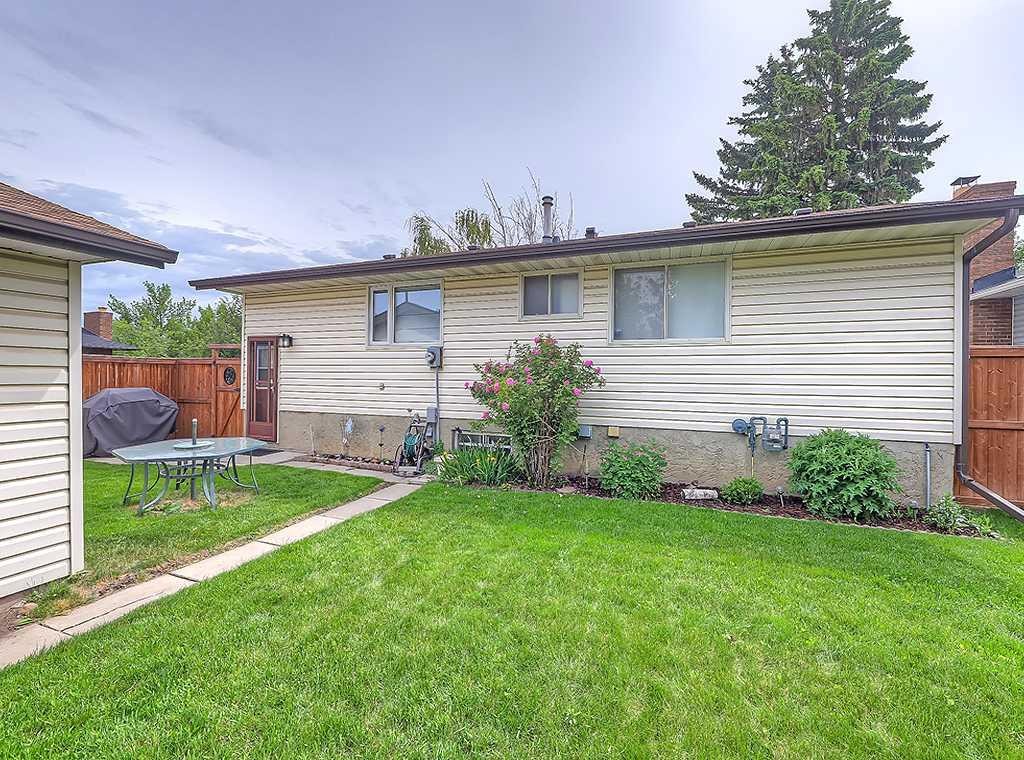3135 60 Street Ne, Calgary, AB - Outdoor With Exterior