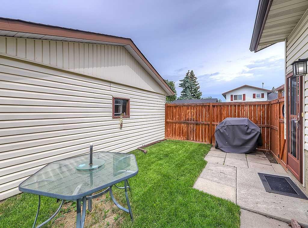 3135 60 Street Ne, Calgary, AB - Outdoor With Exterior