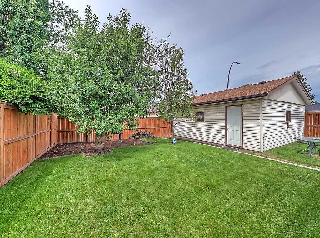 3135 60 Street Ne, Calgary, AB - Outdoor