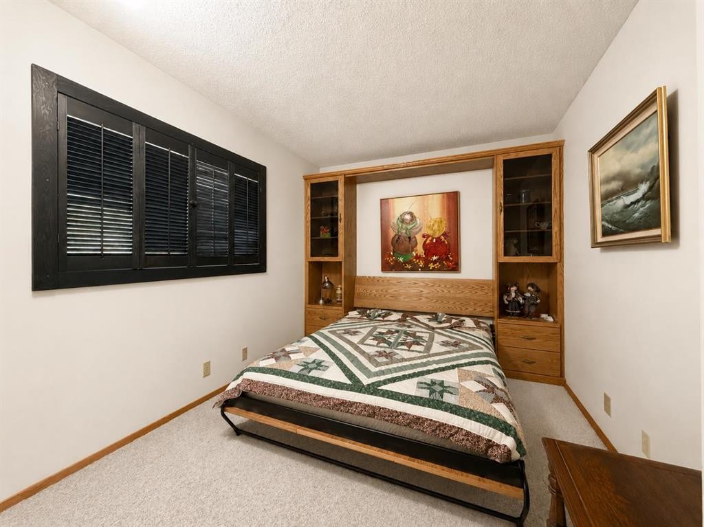 3135 60 Street Ne, Calgary, AB - Indoor Photo Showing Bedroom