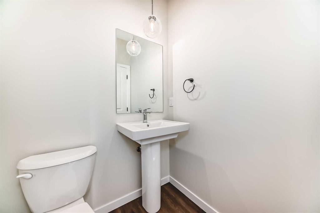 281 Heirloom Way Se, Calgary, AB