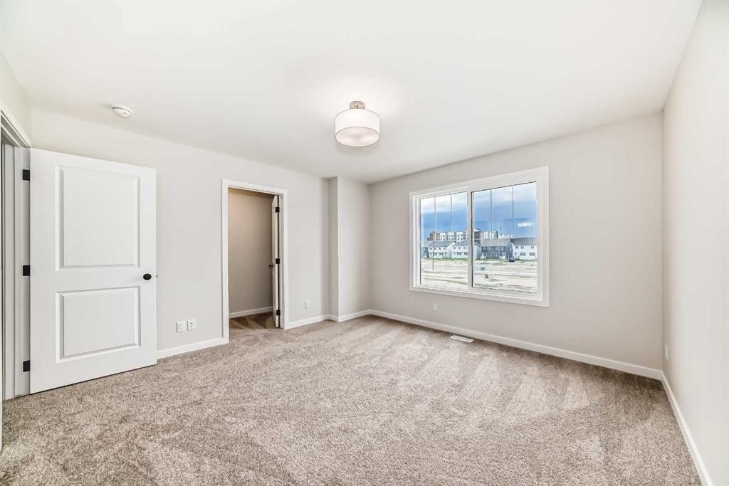 281 Heirloom Way Se, Calgary, AB