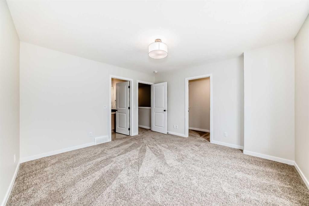 281 Heirloom Way Se, Calgary, AB