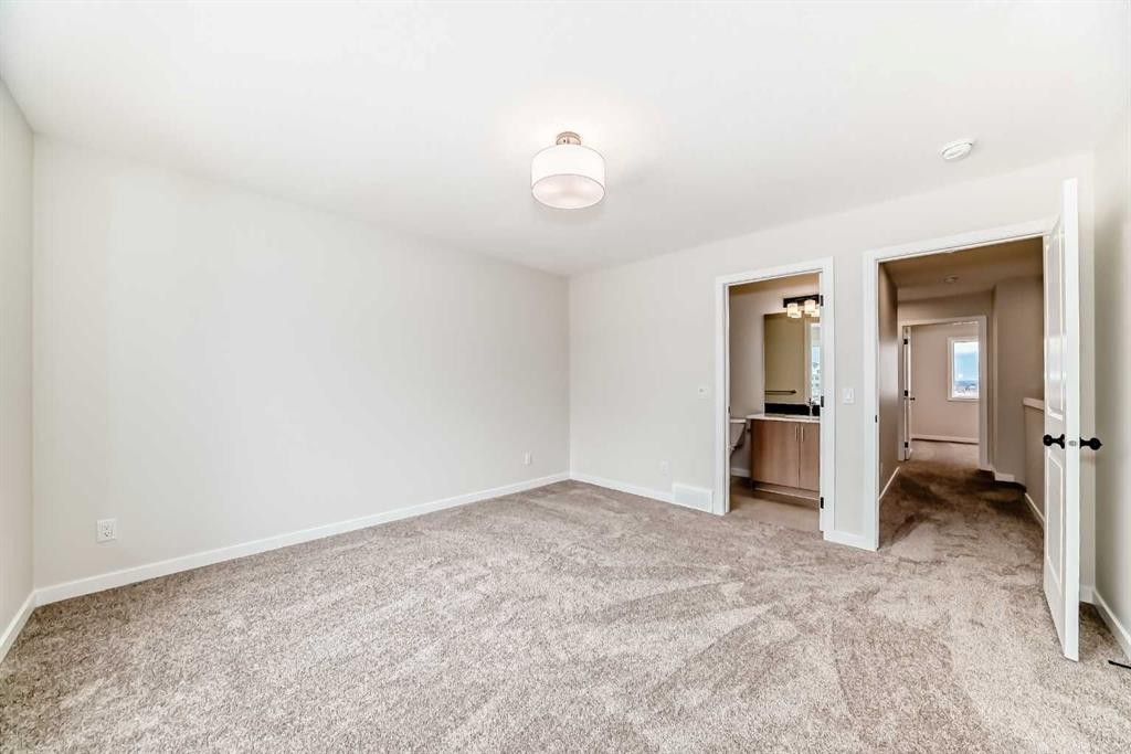 281 Heirloom Way Se, Calgary, AB