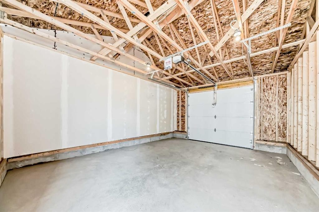 281 Heirloom Way Se, Calgary, AB