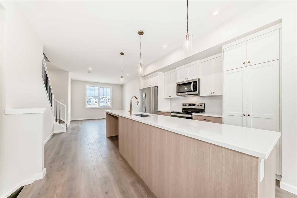 281 Heirloom Way Se, Calgary, AB