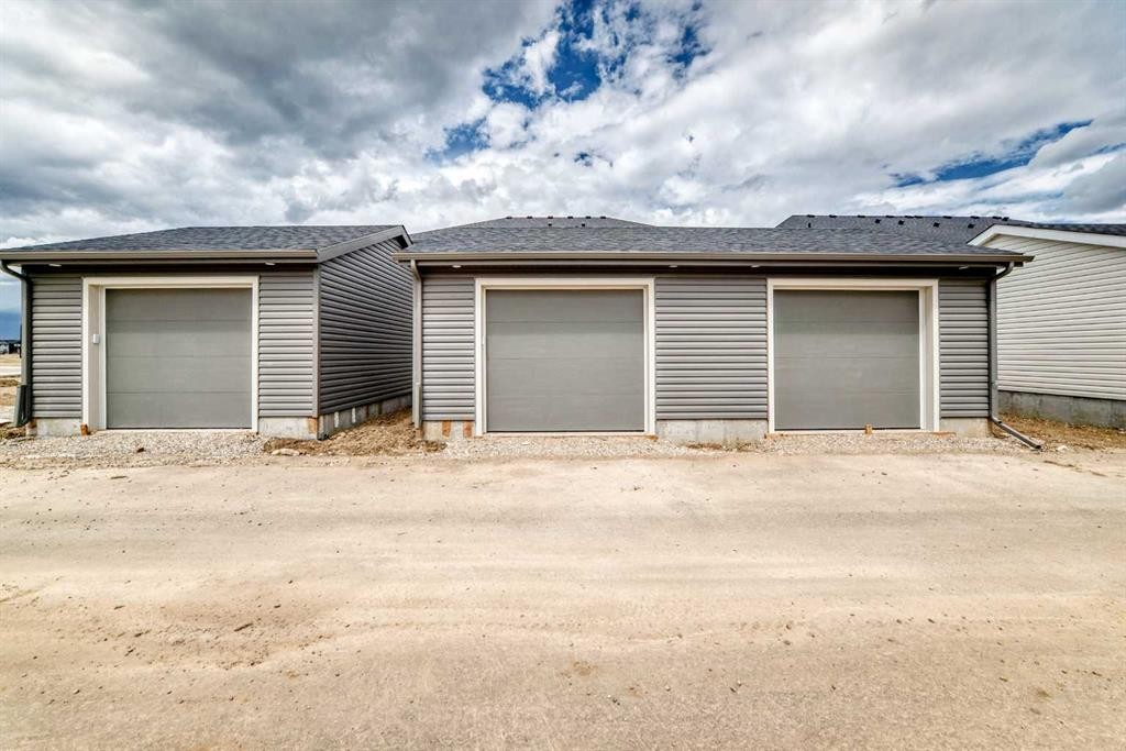 281 Heirloom Way Se, Calgary, AB