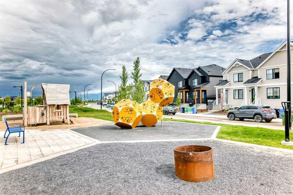 281 Heirloom Way Se, Calgary, AB