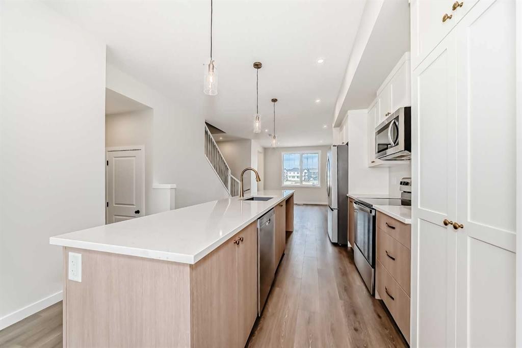 281 Heirloom Way Se, Calgary, AB