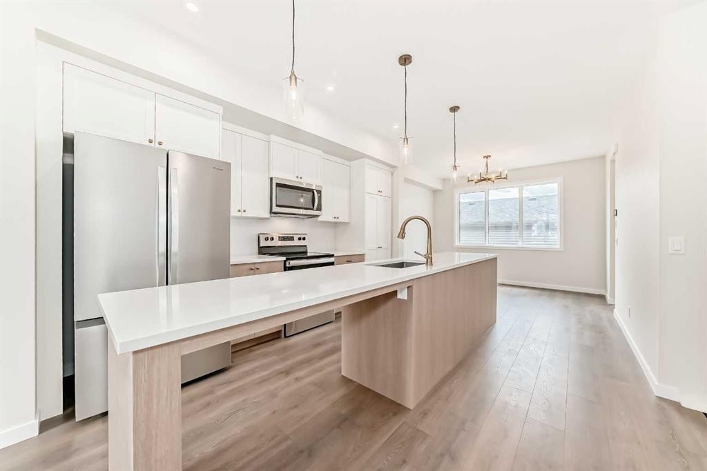 281 Heirloom Way Se, Calgary, AB