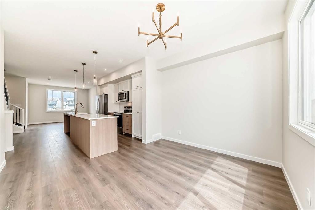 281 Heirloom Way Se, Calgary, AB