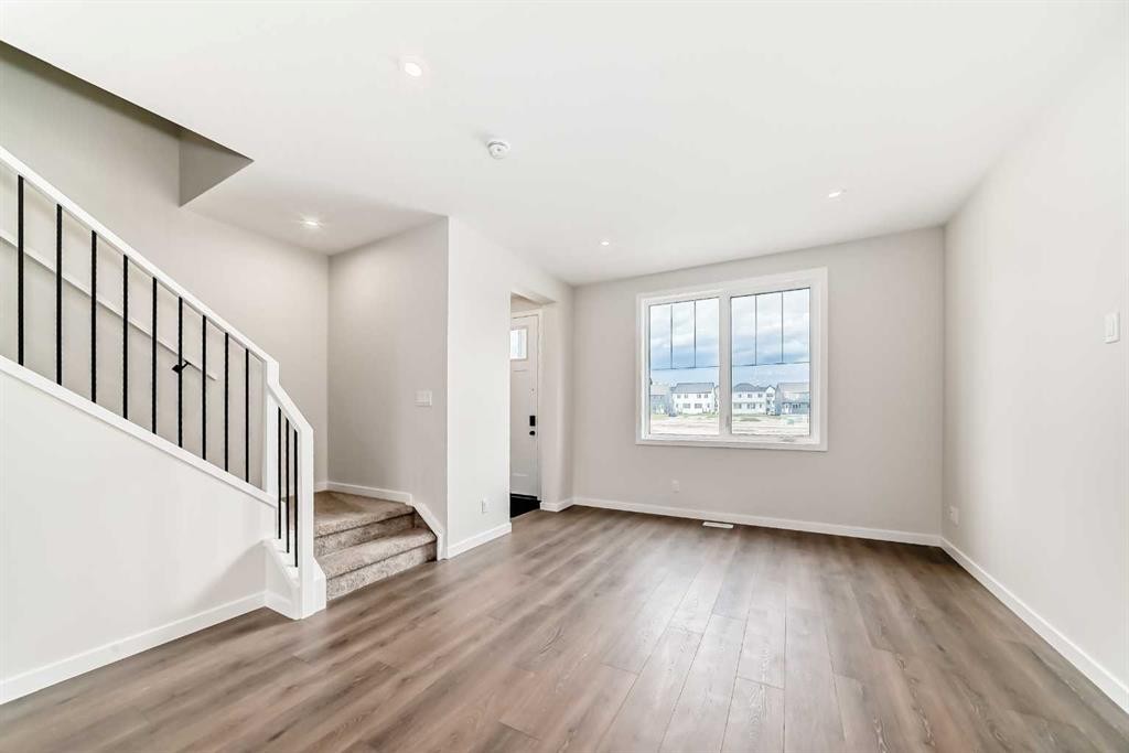 281 Heirloom Way Se, Calgary, AB