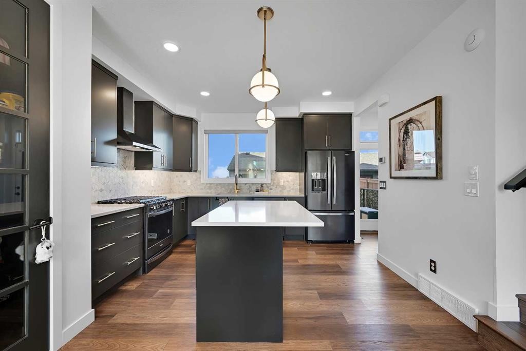 50 Lavender Road Se, Calgary, AB - Indoor Photo Showing Kitchen With Stainless Steel Kitchen With Upgraded Kitchen