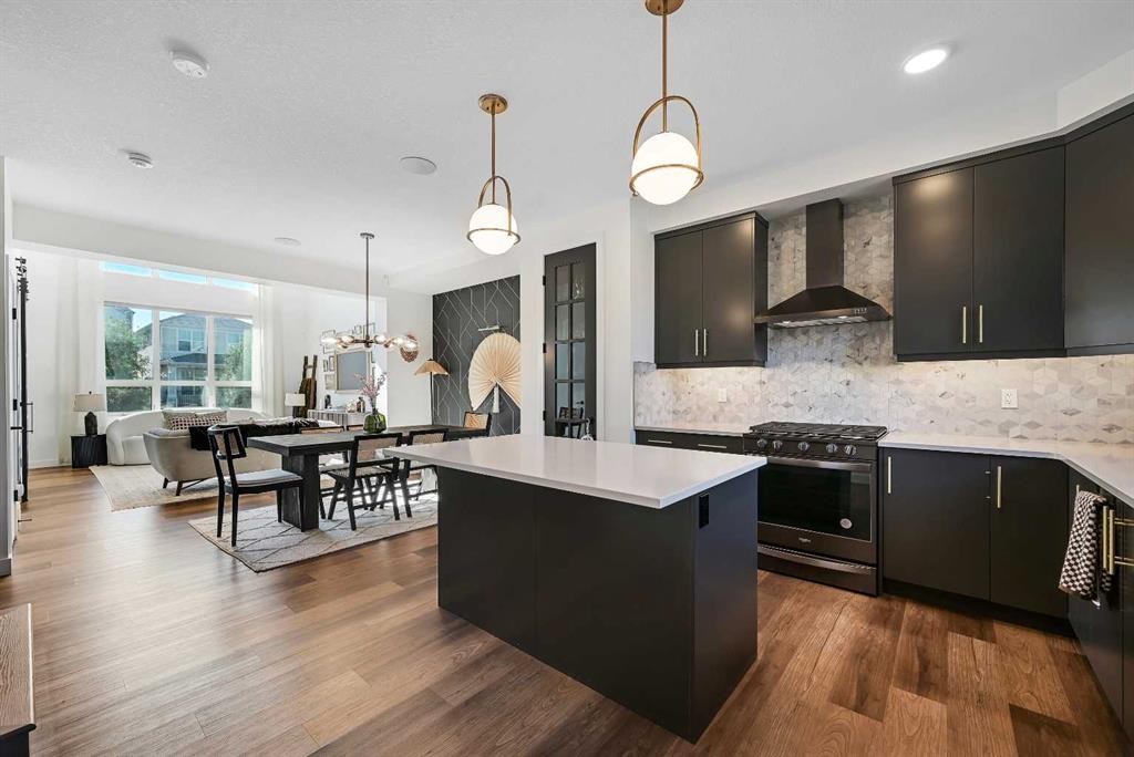 50 Lavender Road Se, Calgary, AB - Indoor Photo Showing Kitchen With Upgraded Kitchen